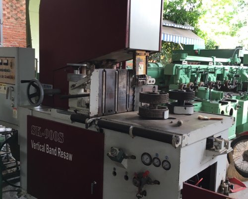 Máy cưa lạng đứng